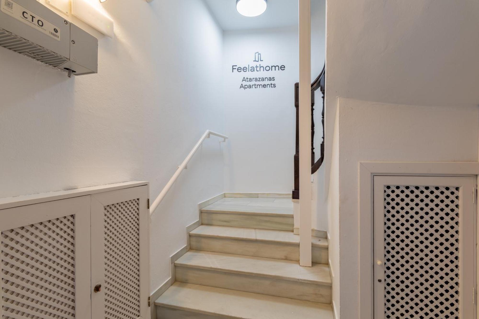 Feelathome Atarazanas Apartments Malaga Exterior photo