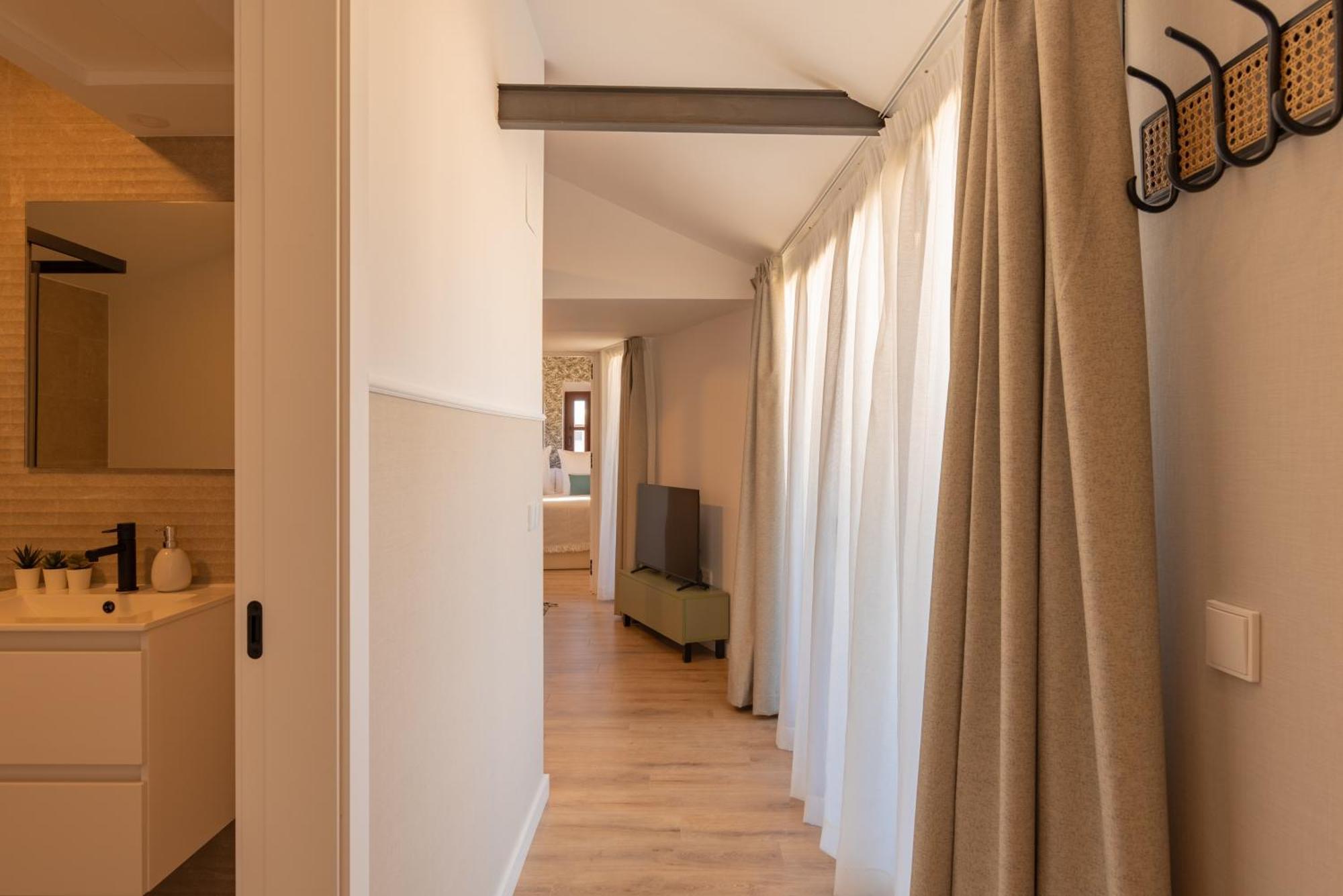 Feelathome Atarazanas Apartments Malaga Exterior photo