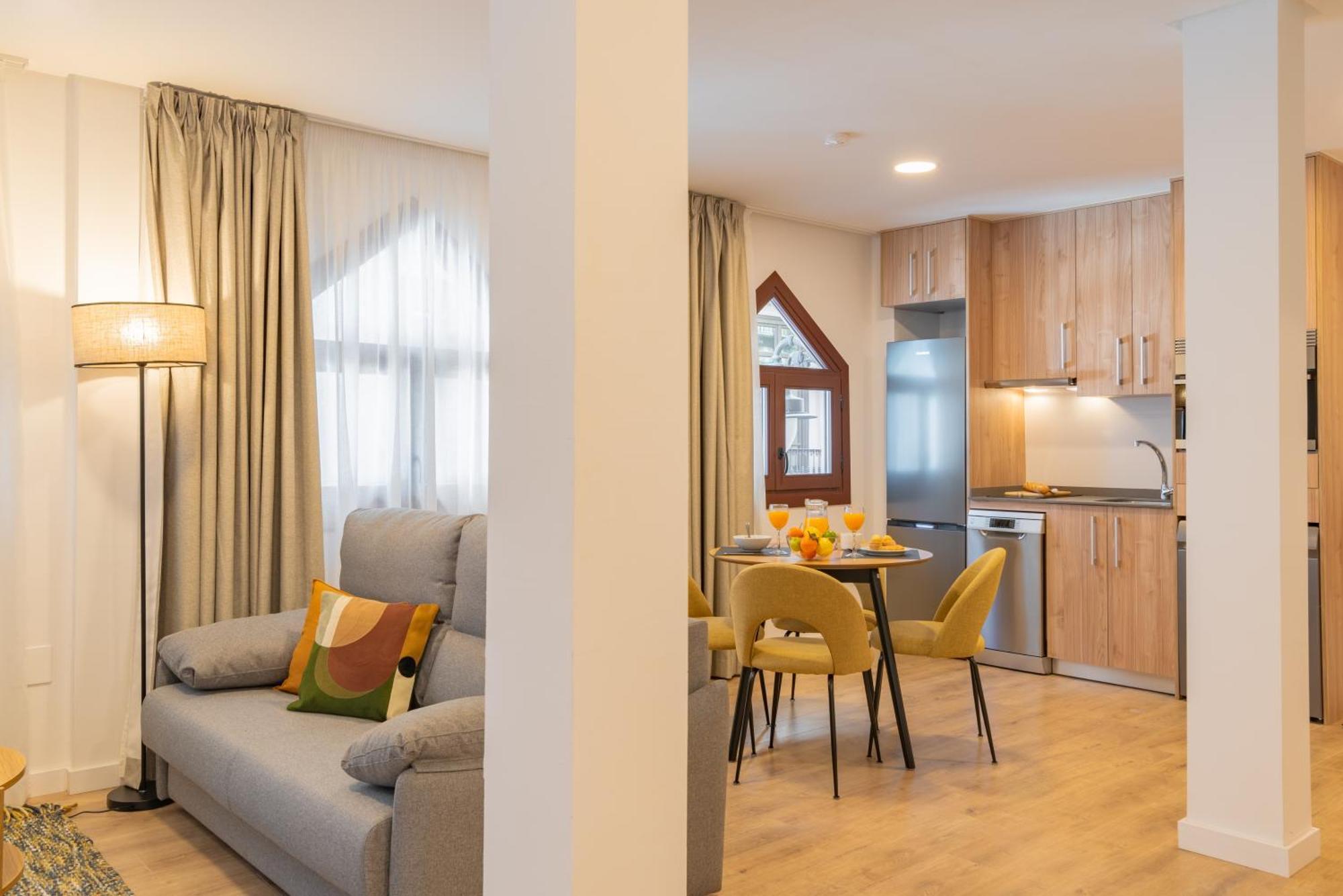 Feelathome Atarazanas Apartments Malaga Exterior photo
